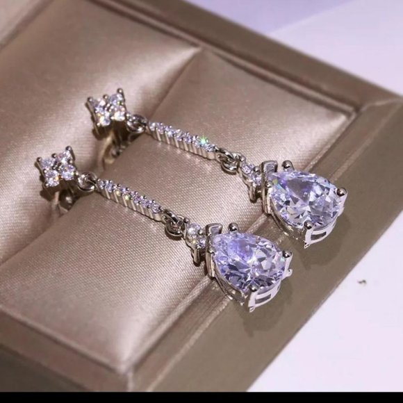 925 Gorgeous Sparkly Dangling Teardrop Earrings - Picture 4 of 5